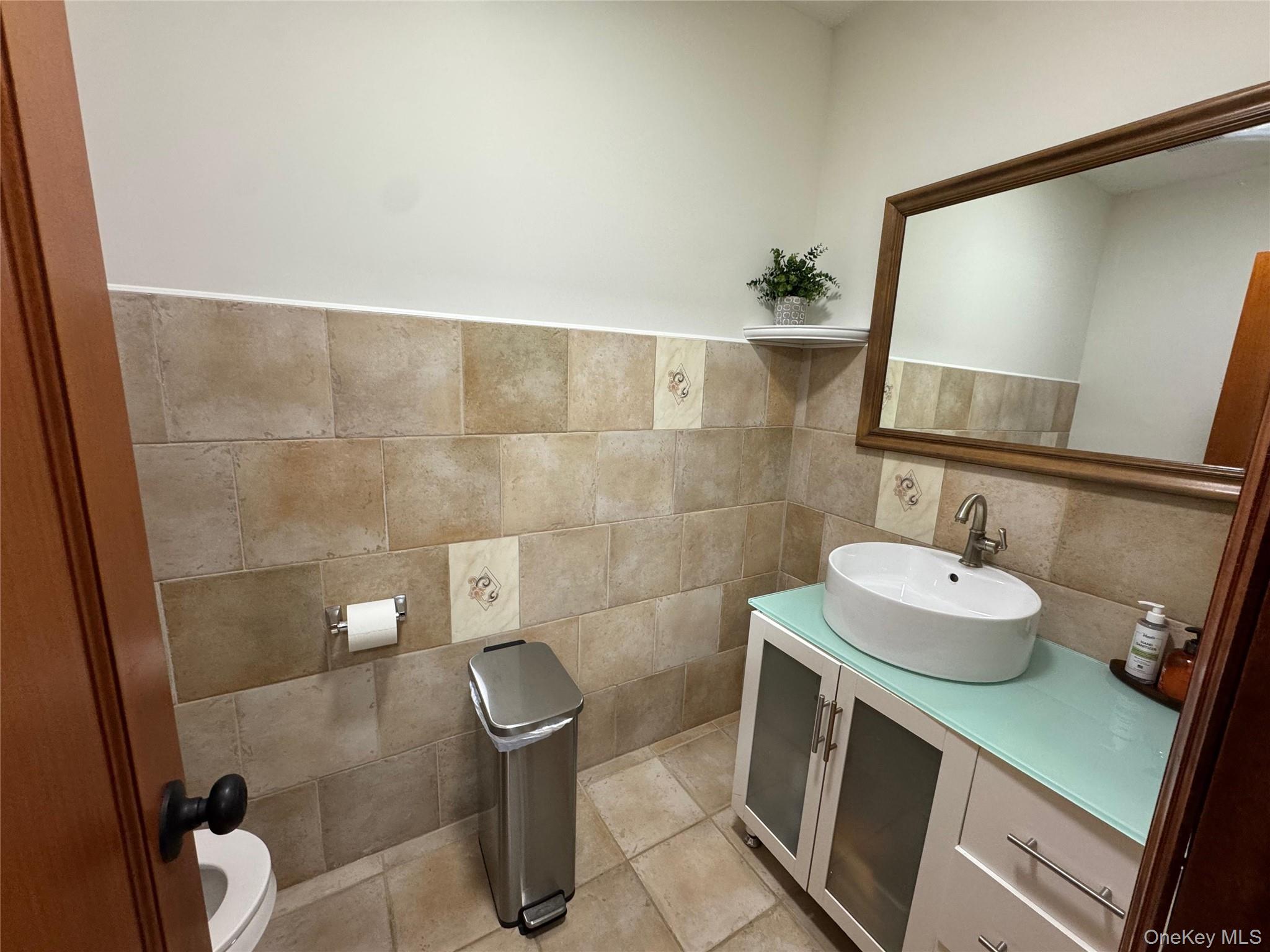 #3 photo, 8203 Roosevelt Avenue, كوينز Jackson Heights , NY 11372