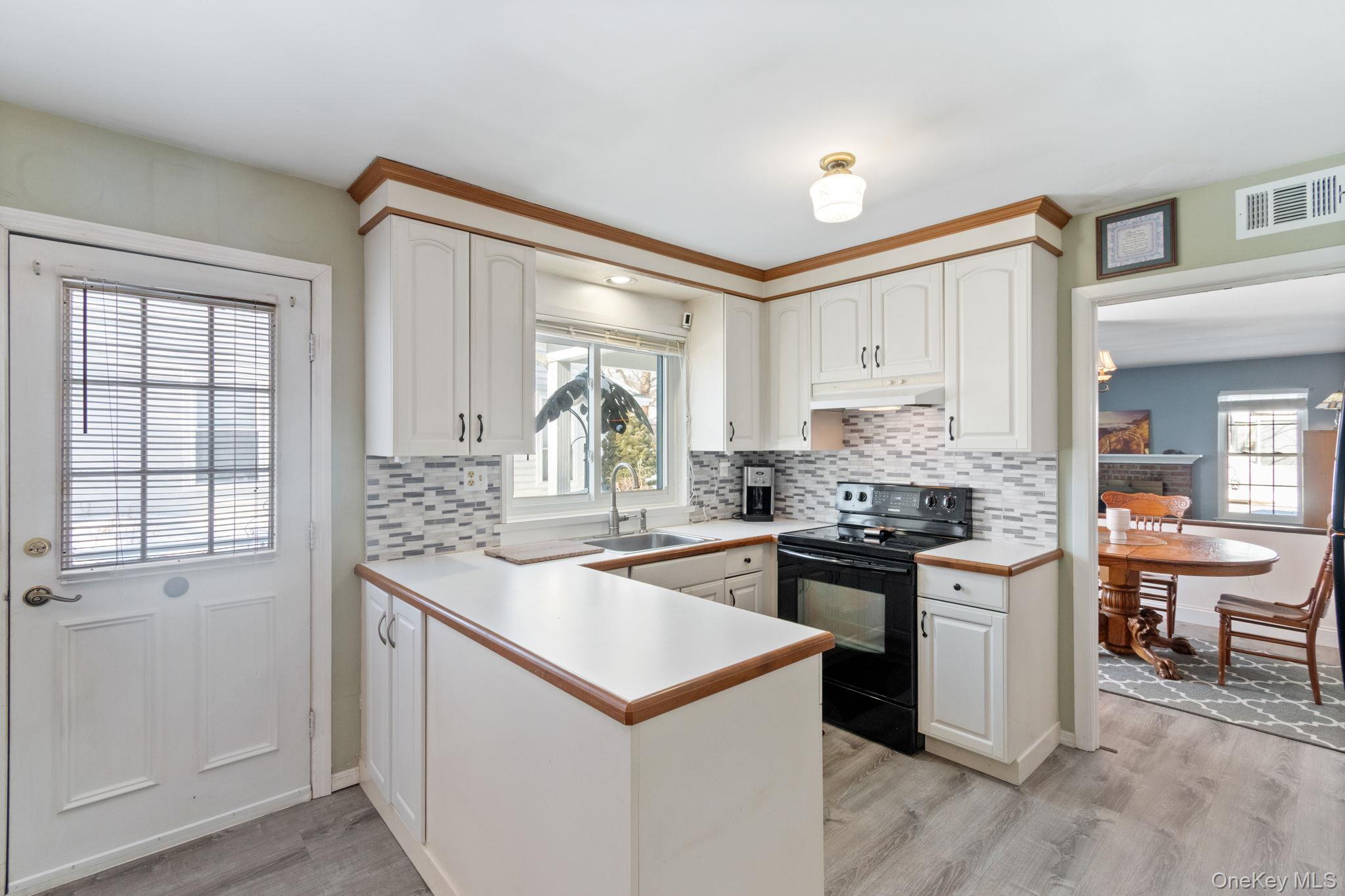 #7 photo, 475 Stratford Lane, سوفولك Ridge , NY 11961