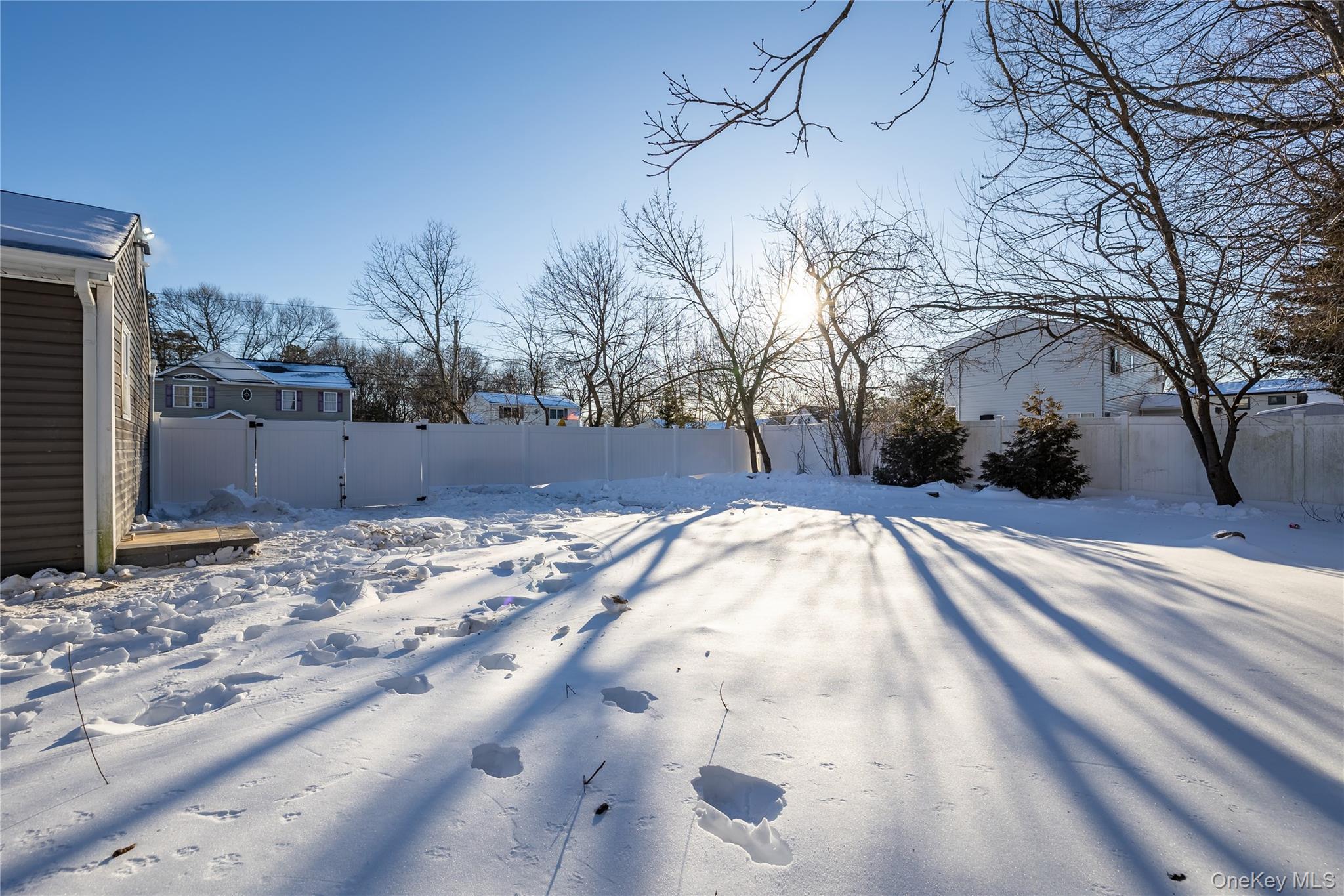 #1 photo, 39 E Oakdale Street, सफ़ोक काउंटी Bay Shore , NY 11706