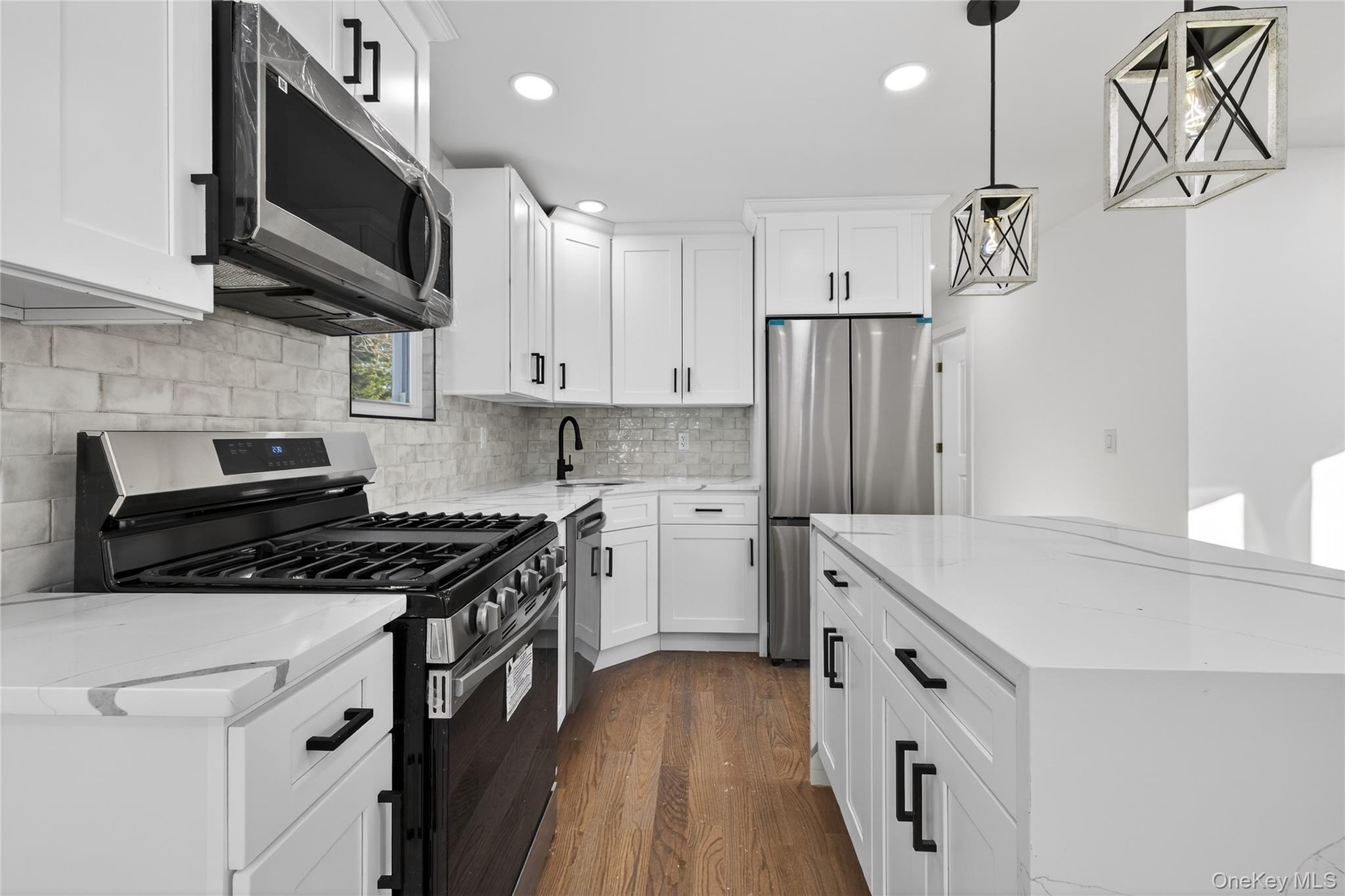 #14 photo, 39 E Oakdale Street, सफ़ोक काउंटी Bay Shore , NY 11706