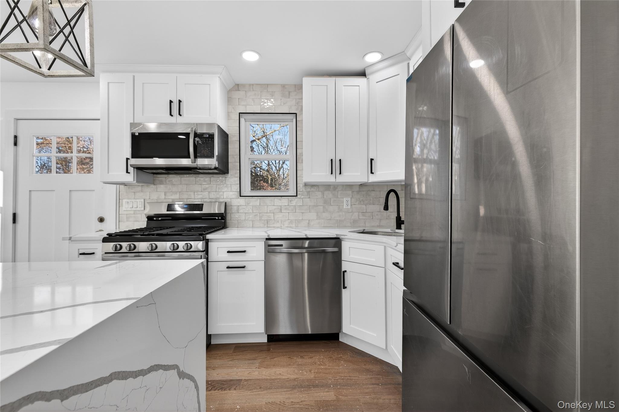 #18 photo, 39 E Oakdale Street, सफ़ोक काउंटी Bay Shore , NY 11706