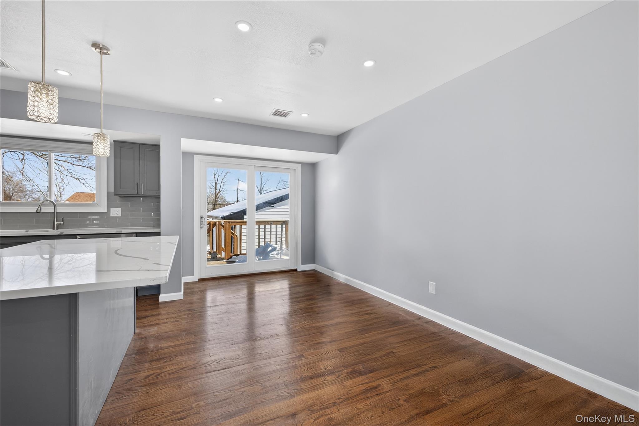 #13 photo, 3103 Falcon Avenue, 롱 아일랜드 Medford , NY 11763