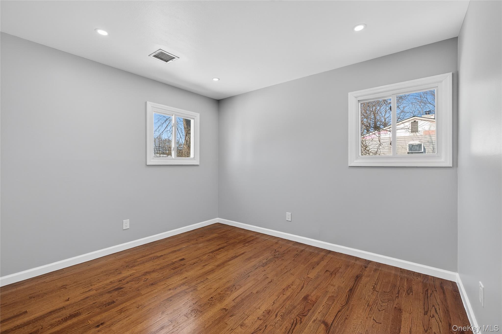 #14 photo, 3103 Falcon Avenue, 롱 아일랜드 Medford , NY 11763