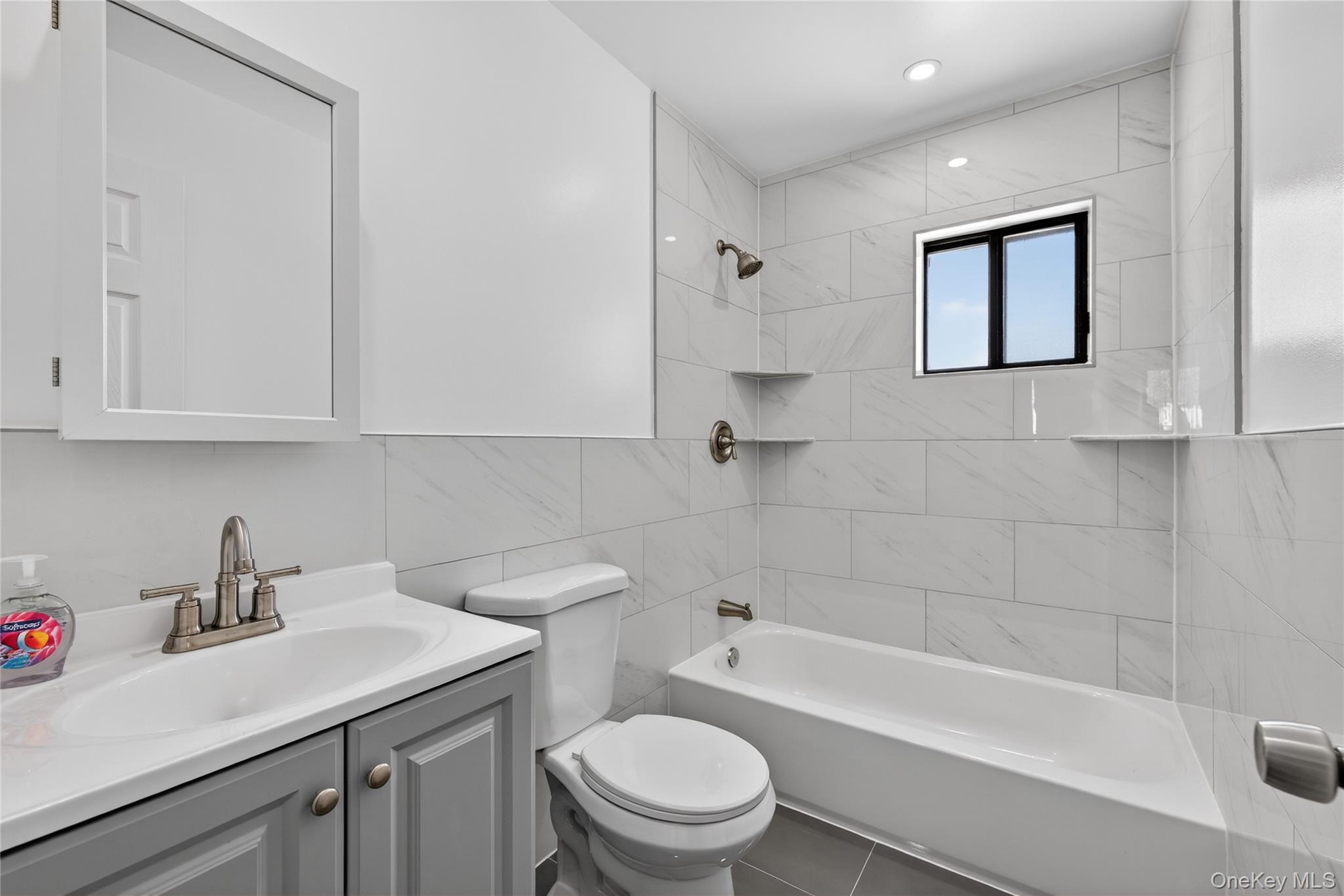 #16 photo, 3103 Falcon Avenue, 롱 아일랜드 Medford , NY 11763