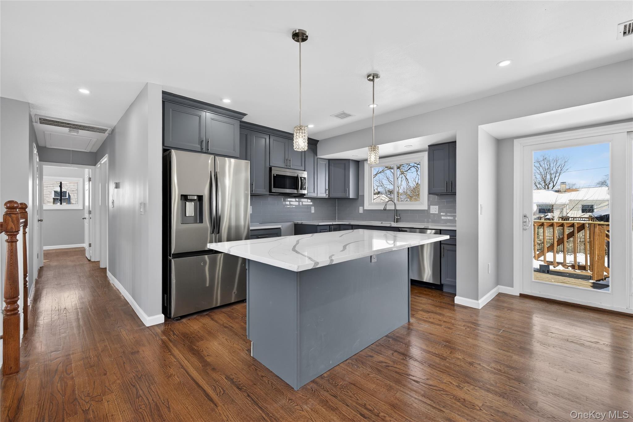 #5 photo, 3103 Falcon Avenue, 롱 아일랜드 Medford , NY 11763