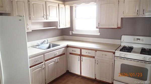 #2 photo, 334 Robbins Street, 東長島 Lindenhurst , NY 11757