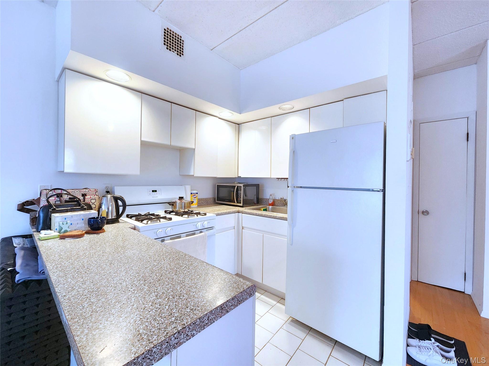 #14 photo, 149-15 Barclay Avenue, كوينز Flushing , NY 11355