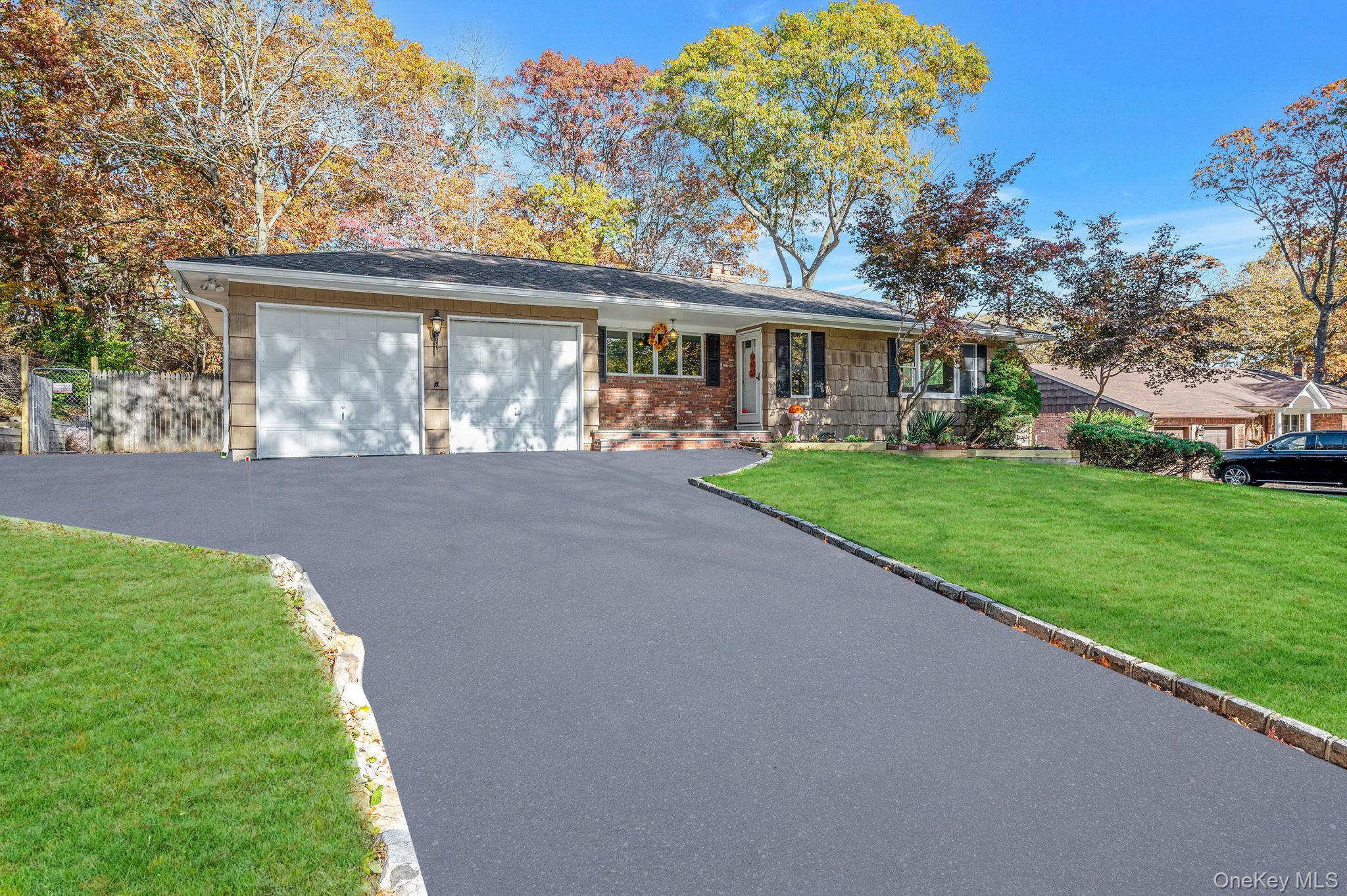 #1 photo, 23 Princeton Drive, سوفولك Dix Hills , NY 11746