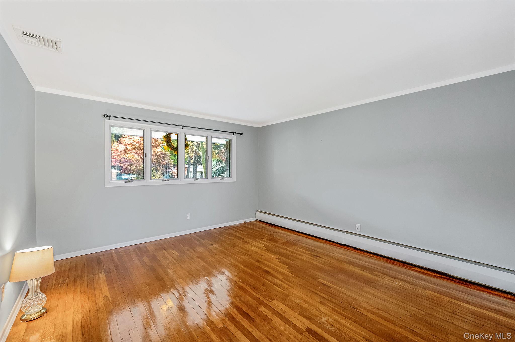 #18 photo, 23 Princeton Drive, سوفولك Dix Hills , NY 11746