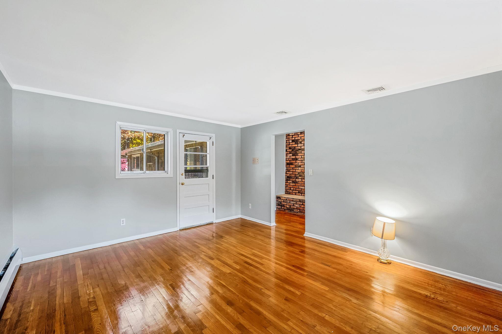 #19 photo, 23 Princeton Drive, سوفولك Dix Hills , NY 11746