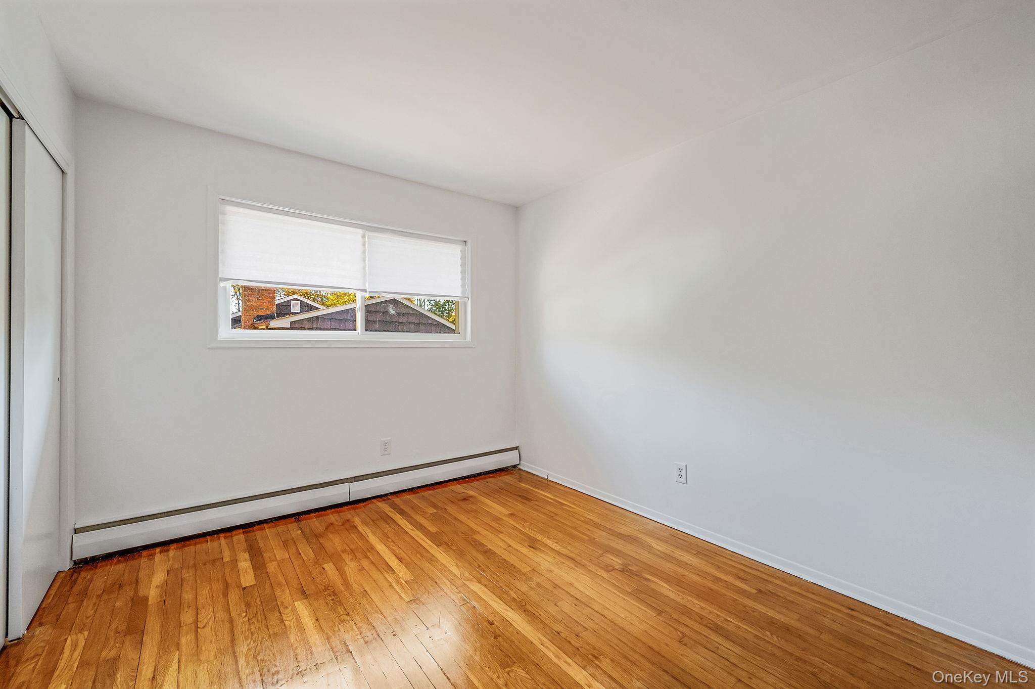 #20 photo, 23 Princeton Drive, سوفولك Dix Hills , NY 11746