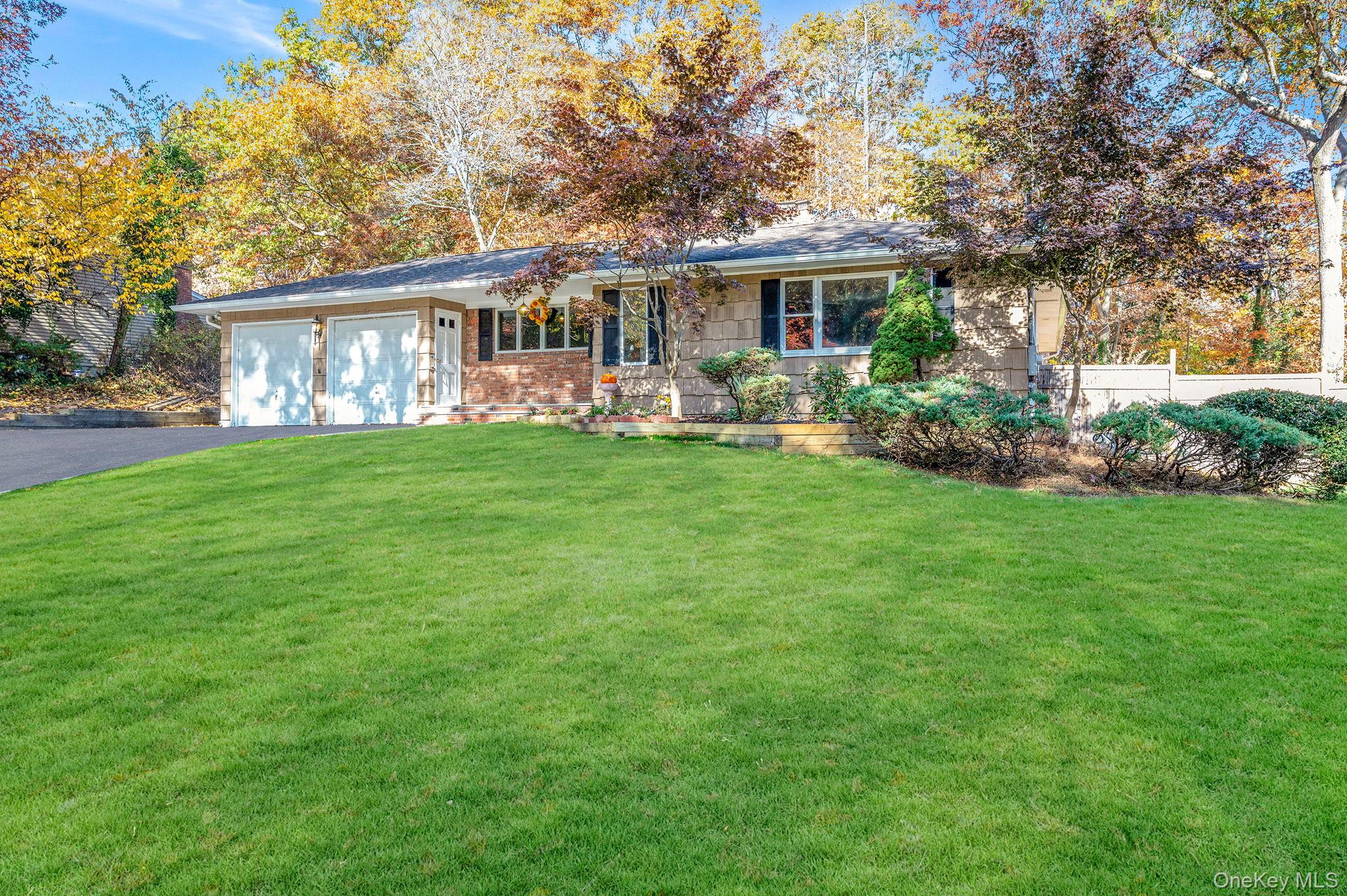 #3 photo, 23 Princeton Drive, سوفولك Dix Hills , NY 11746