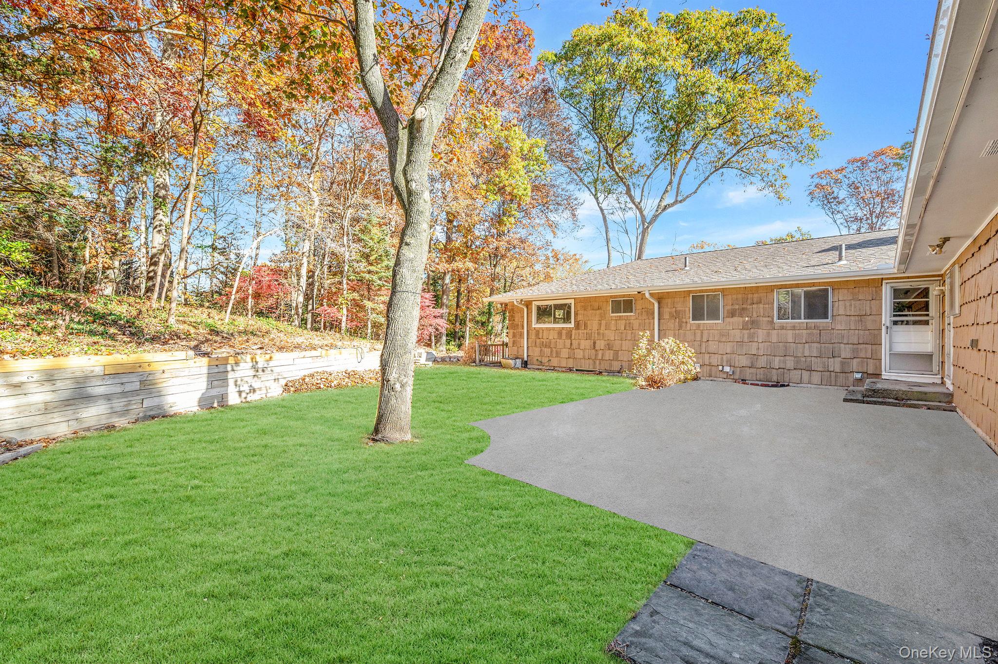 #4 photo, 23 Princeton Drive, سوفولك Dix Hills , NY 11746