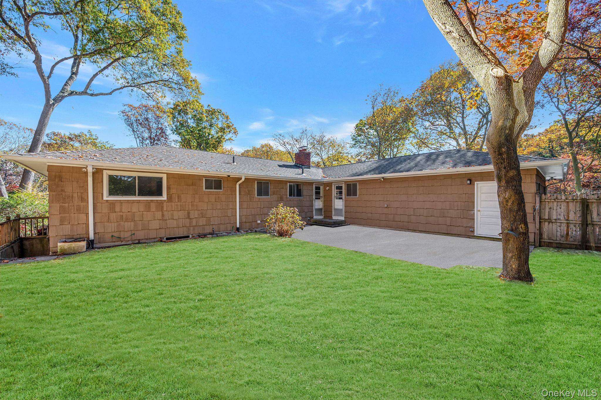 #5 photo, 23 Princeton Drive, سوفولك Dix Hills , NY 11746