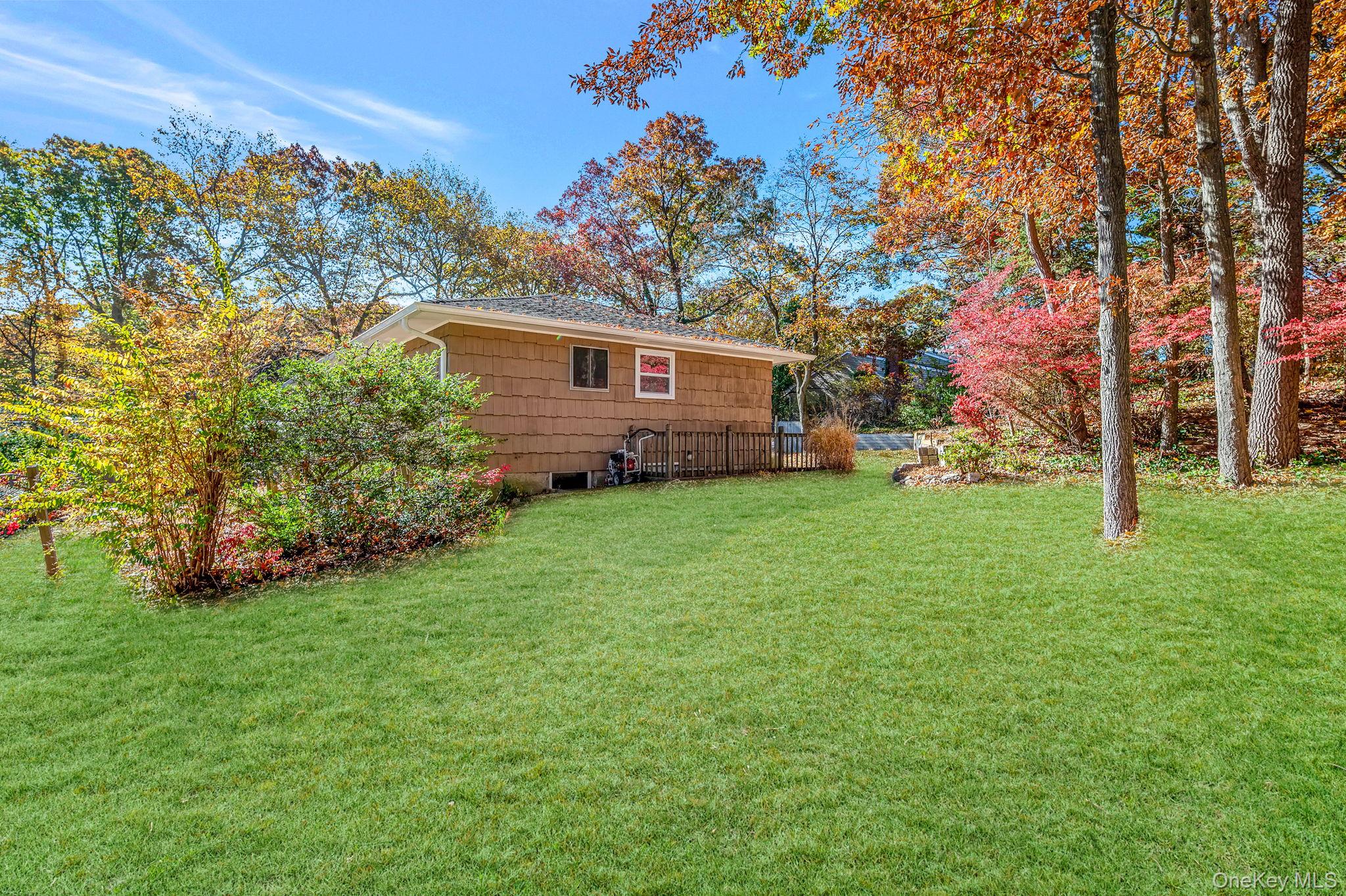 #7 photo, 23 Princeton Drive, سوفولك Dix Hills , NY 11746