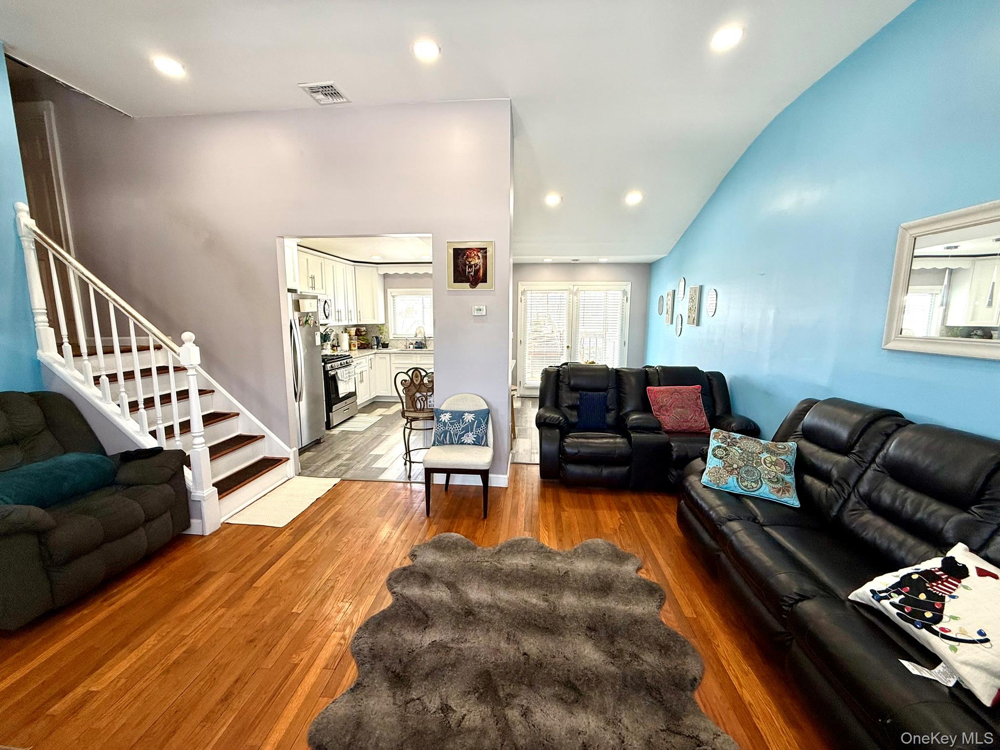 #20 photo, 8 Speed Street, सफ़ोक काउंटी Brentwood , NY 11717