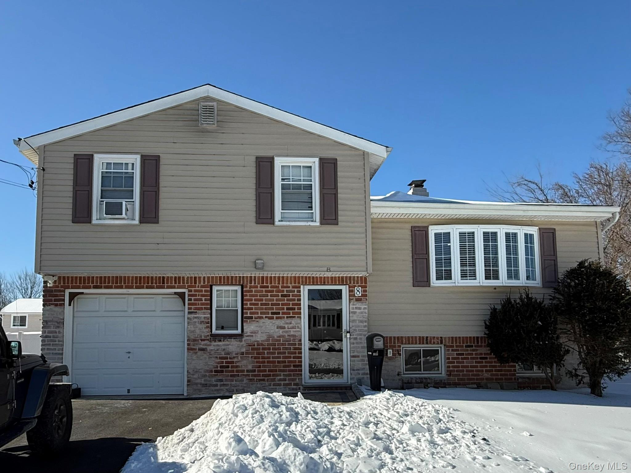 #4 photo, 8 Speed Street, सफ़ोक काउंटी Brentwood , NY 11717