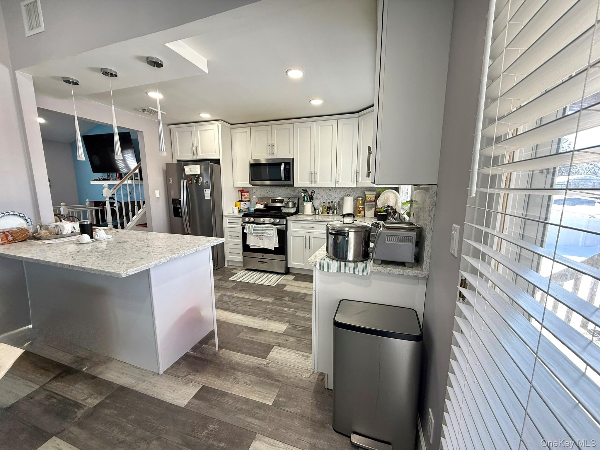 #7 photo, 8 Speed Street, सफ़ोक काउंटी Brentwood , NY 11717