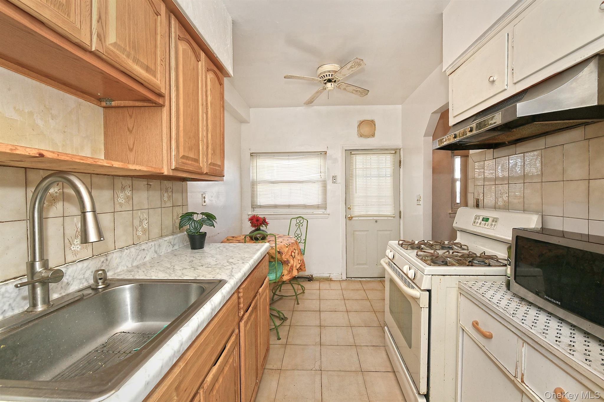 #8 photo, 3617 Laconia Avenue, برونكس Bronx , NY 10469