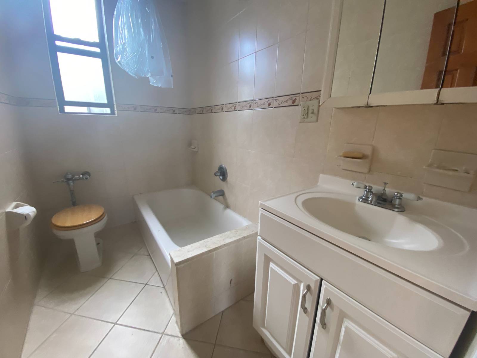 #8 photo, 6th Ave & 83rd Str, הברונקס Bay Ridge , NY 11209