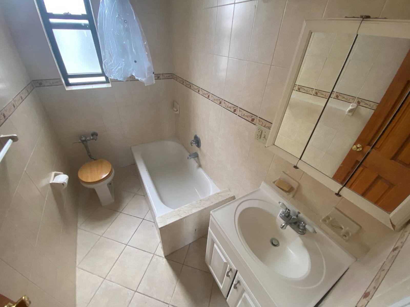 #9 photo, 6th Ave & 83rd Str, הברונקס Bay Ridge , NY 11209