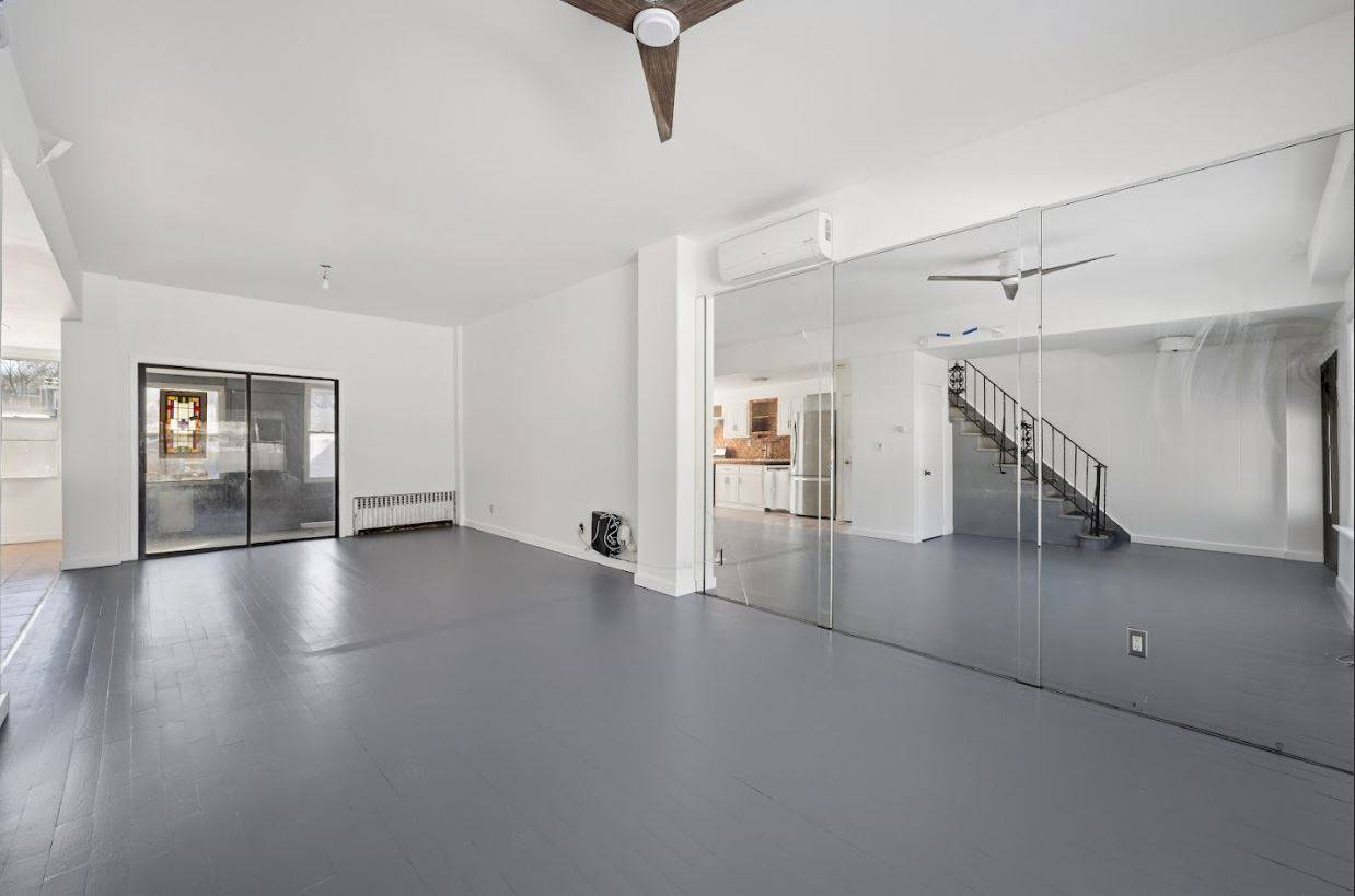 #10 photo, 108 Jackie Robinson Pkwy, East New York , NY 11207