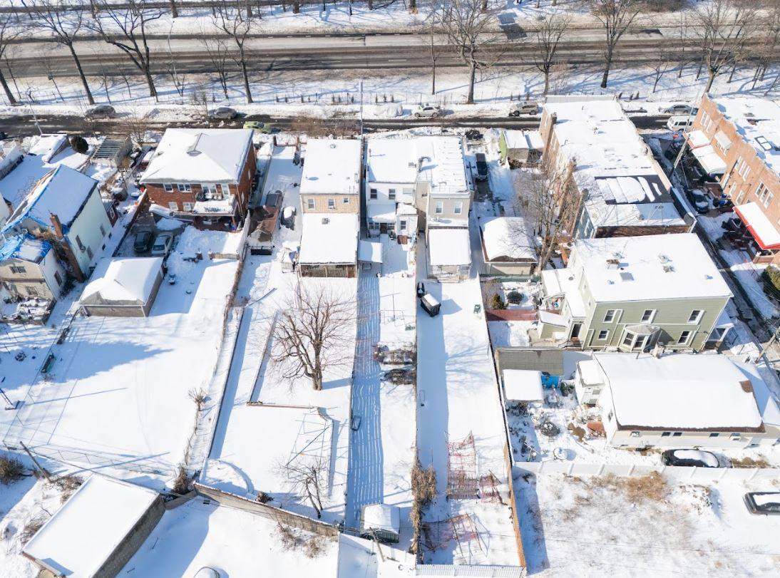 #29 photo, 108 Jackie Robinson Pkwy, East New York , NY 11207