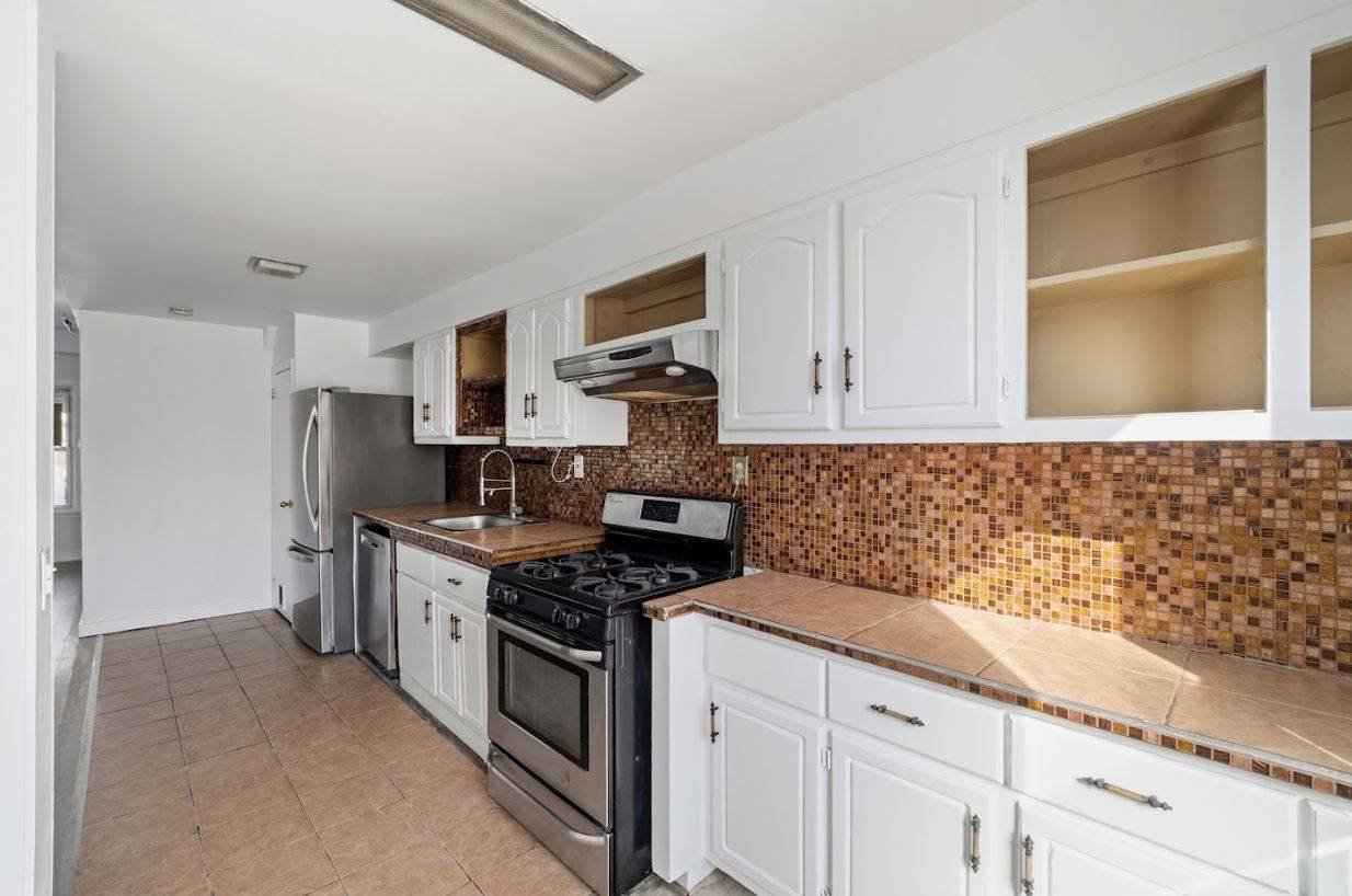 #5 photo, 108 Jackie Robinson Pkwy, East New York , NY 11207