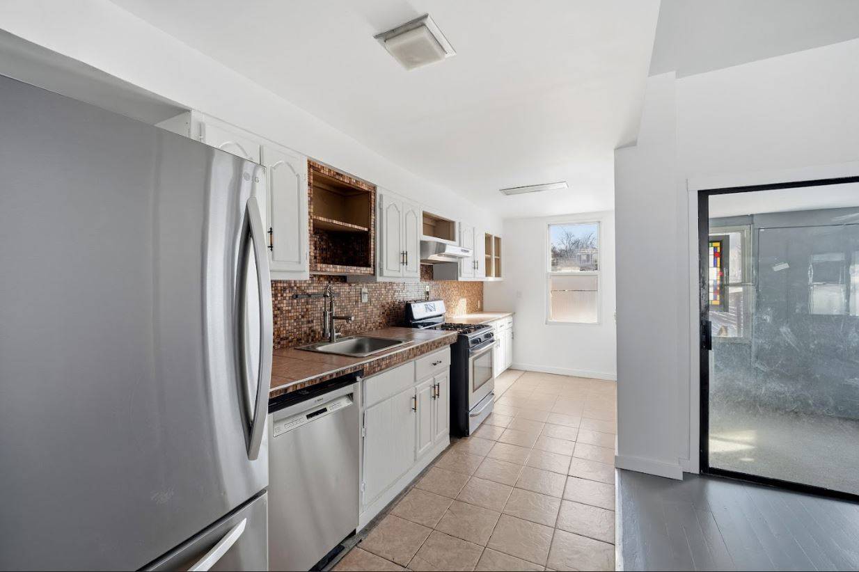 #7 photo, 108 Jackie Robinson Pkwy, East New York , NY 11207