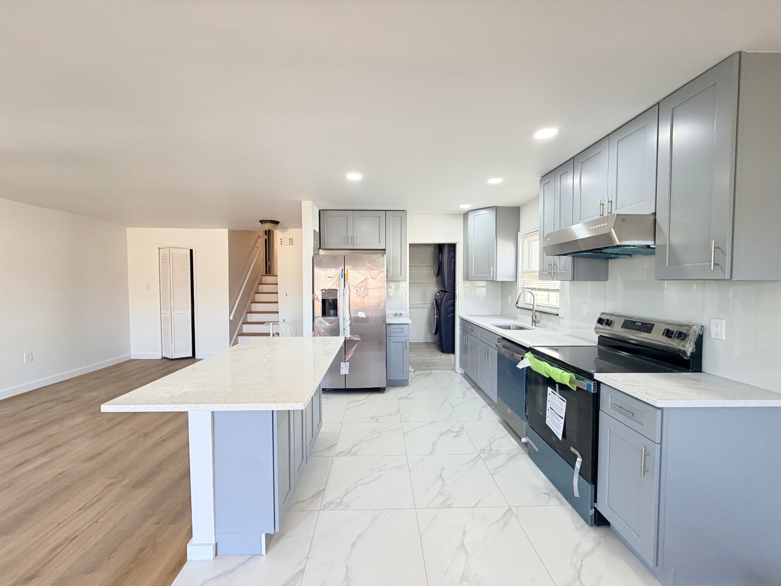 #2 photo, 15-75 208th Pl, #2FL, كوينز Bayside , NY 11360