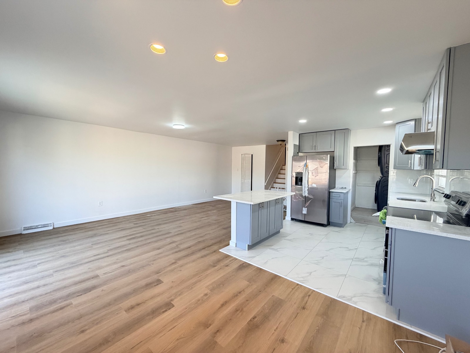 #3 photo, 15-75 208th Pl, #2FL, كوينز Bayside , NY 11360