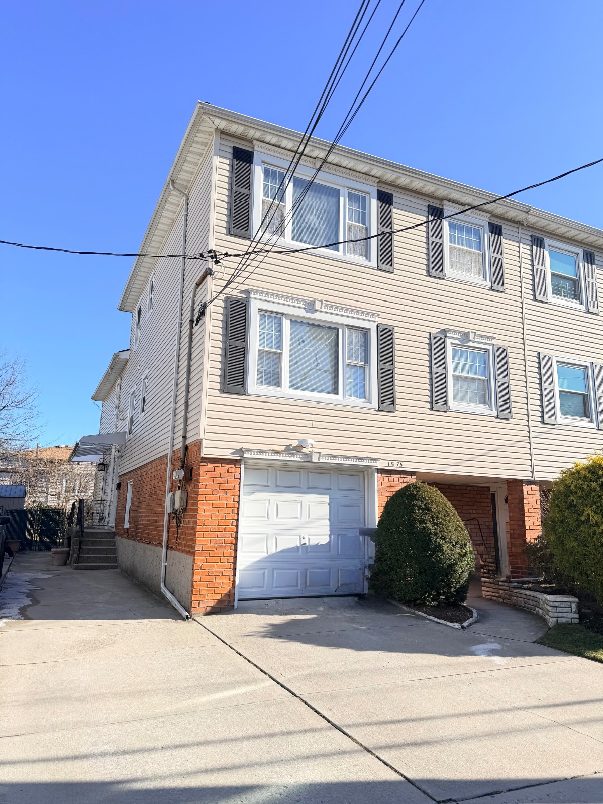 #1 photo, 15-75  208th Pl, #1FL, كوينز Bayside , NY 11360
