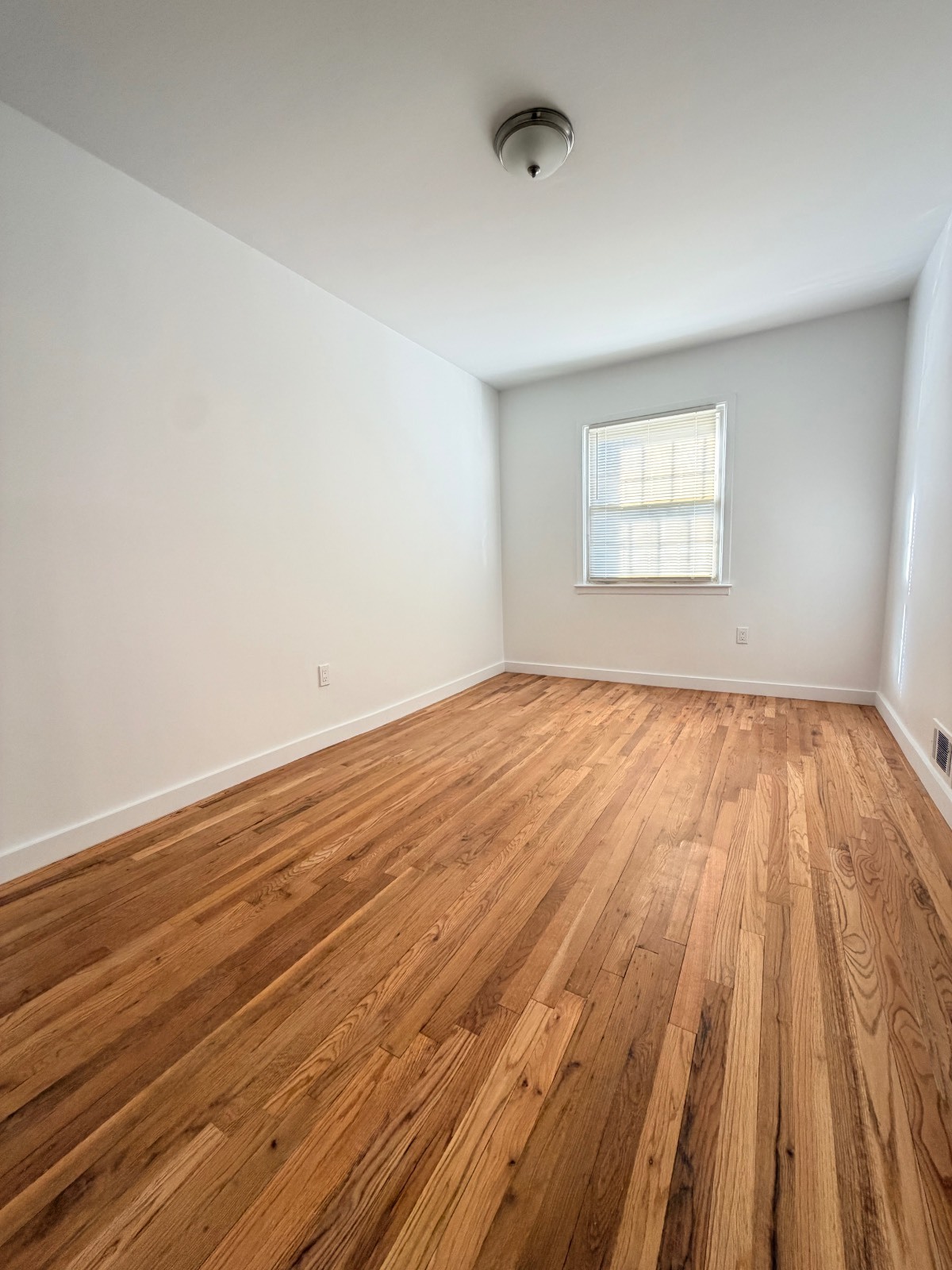 #10 photo, 15-75  208th Pl, #1FL, كوينز Bayside , NY 11360