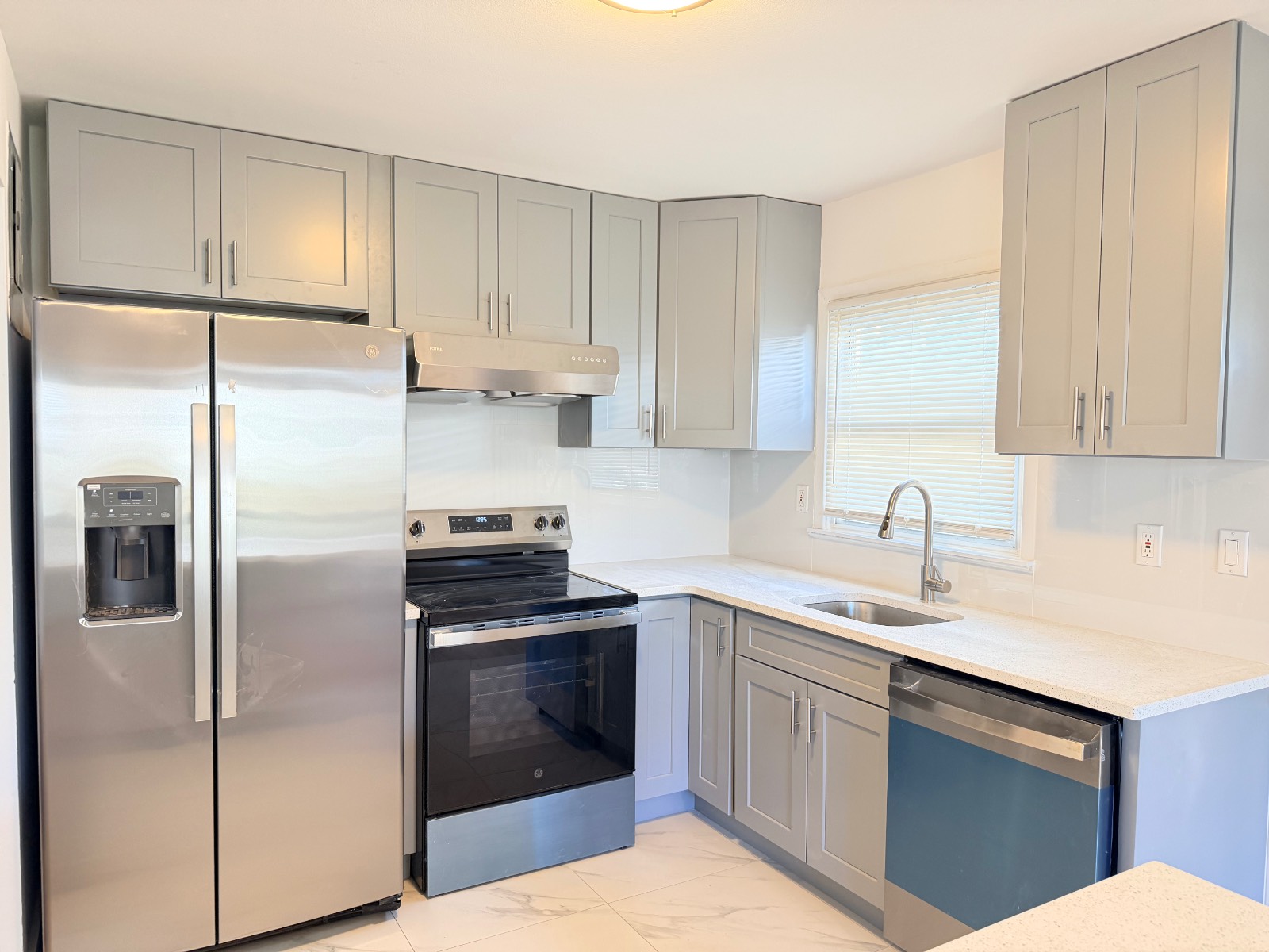 #2 photo, 15-75  208th Pl, #1FL, كوينز Bayside , NY 11360