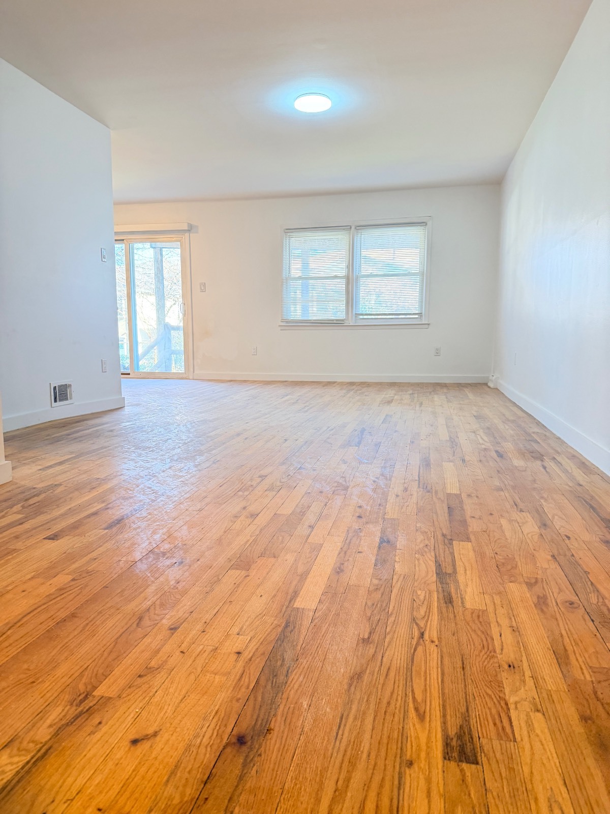 #5 photo, 15-75  208th Pl, #1FL, كوينز Bayside , NY 11360