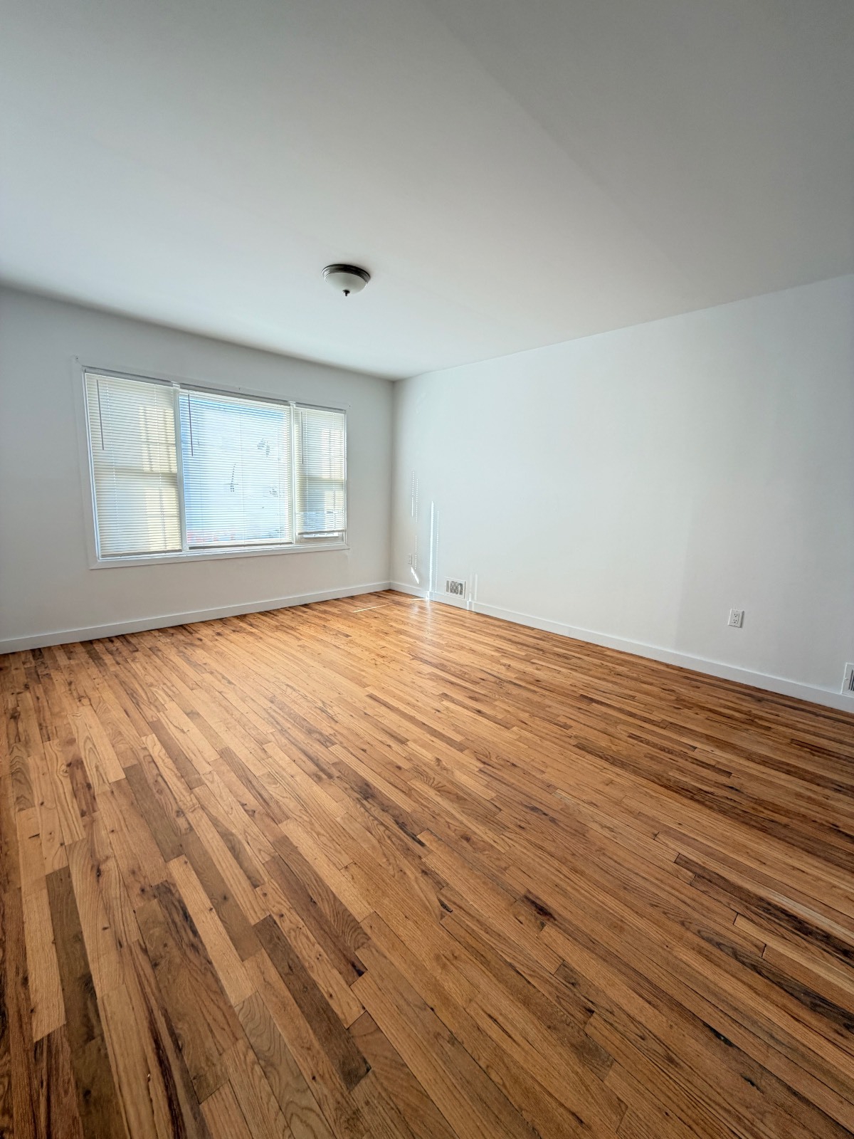 #9 photo, 15-75  208th Pl, #1FL, كوينز Bayside , NY 11360