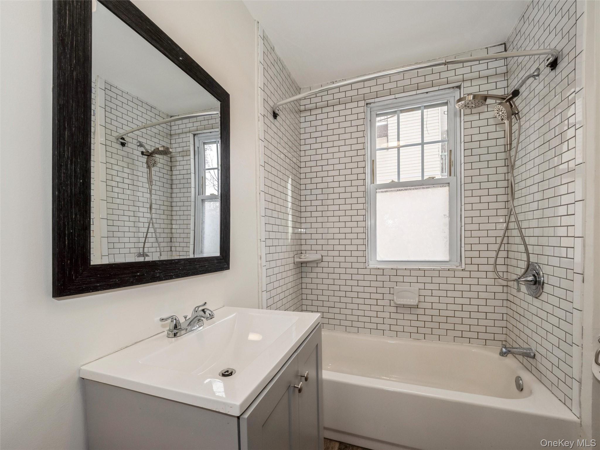 #2 photo, 236 Mansion Street, 紐約州 Poughkeepsie , NY 12601