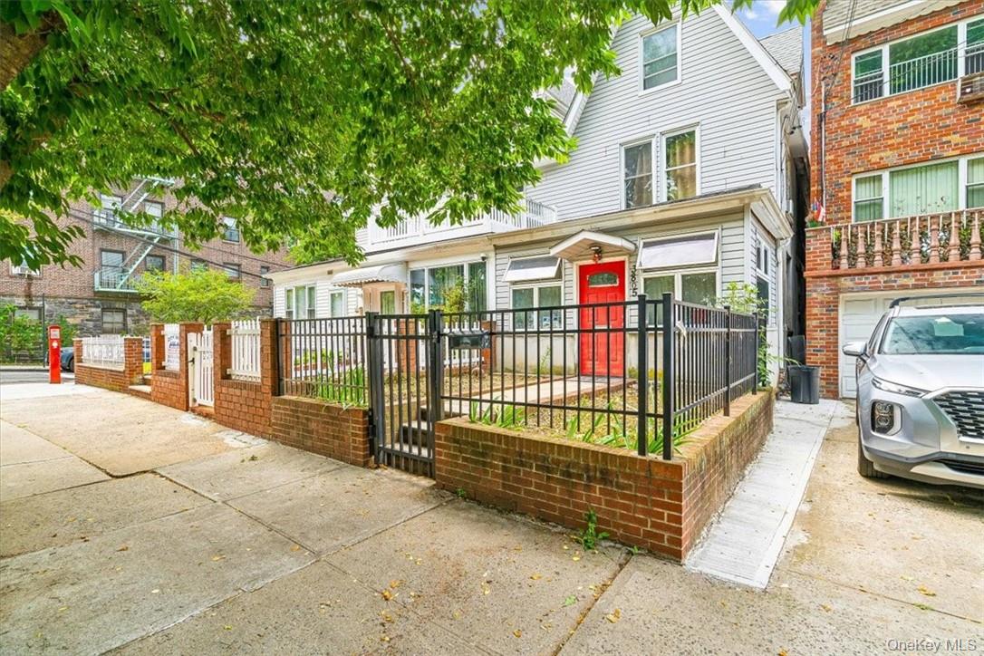 #1 photo, 3805 Sedgwick Avenue, Bronx , NY 10463