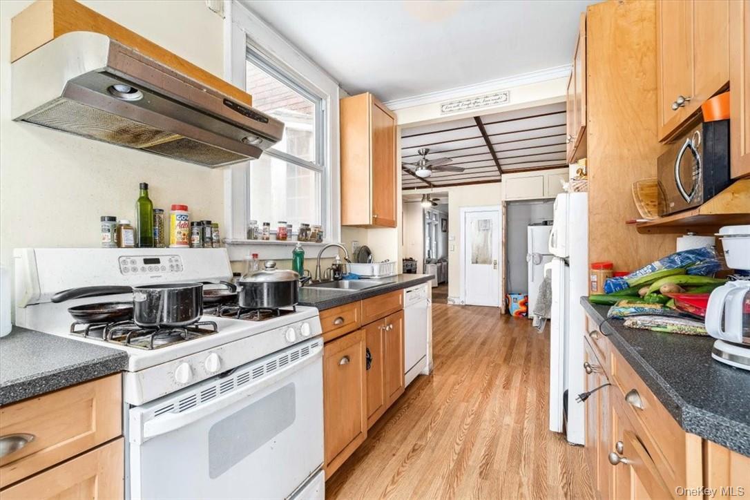 #13 photo, 3805 Sedgwick Avenue, Bronx , NY 10463