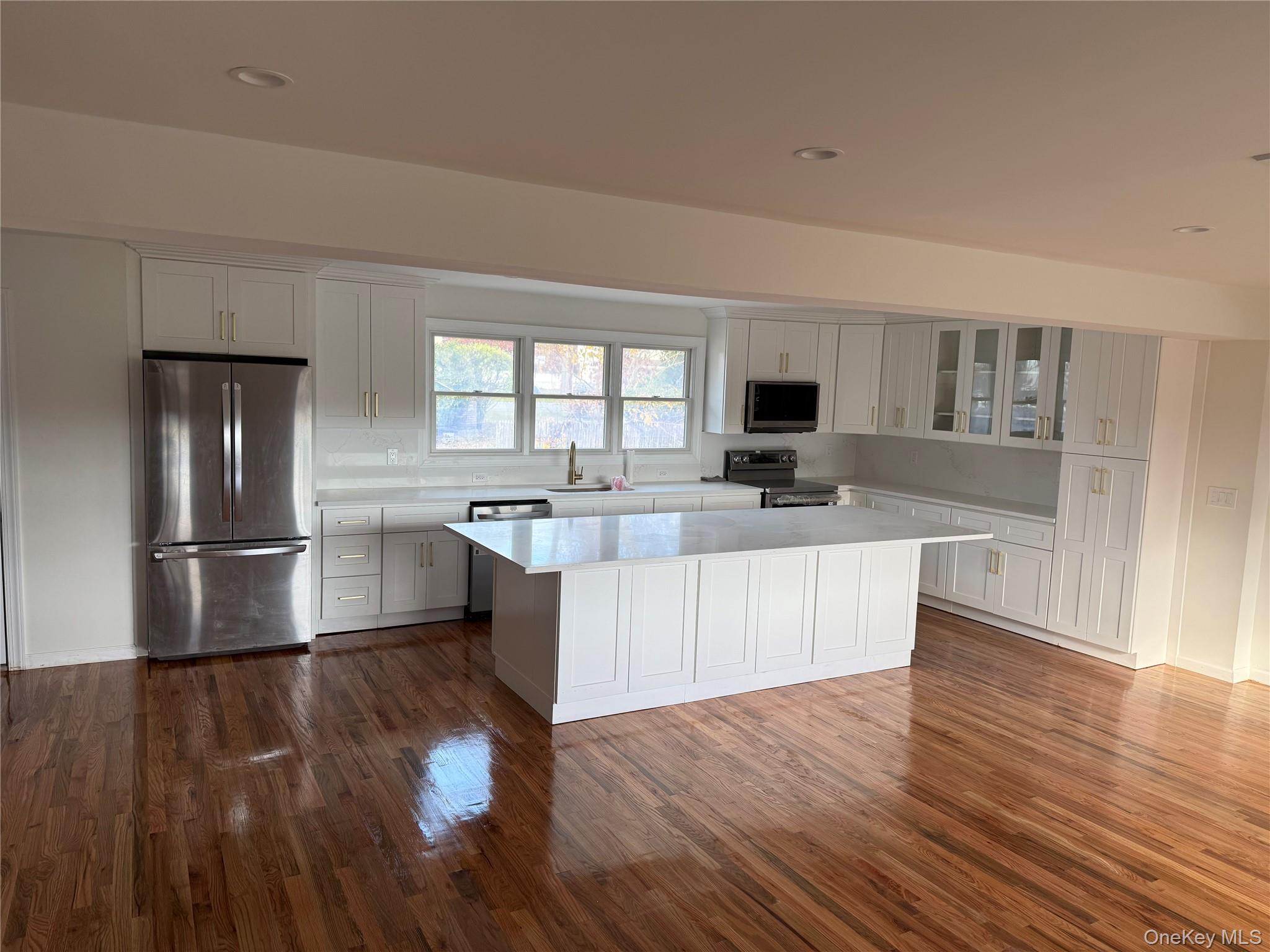 #2 photo, 751 Centerwood Street, سوفولك West Babylon , NY 11704