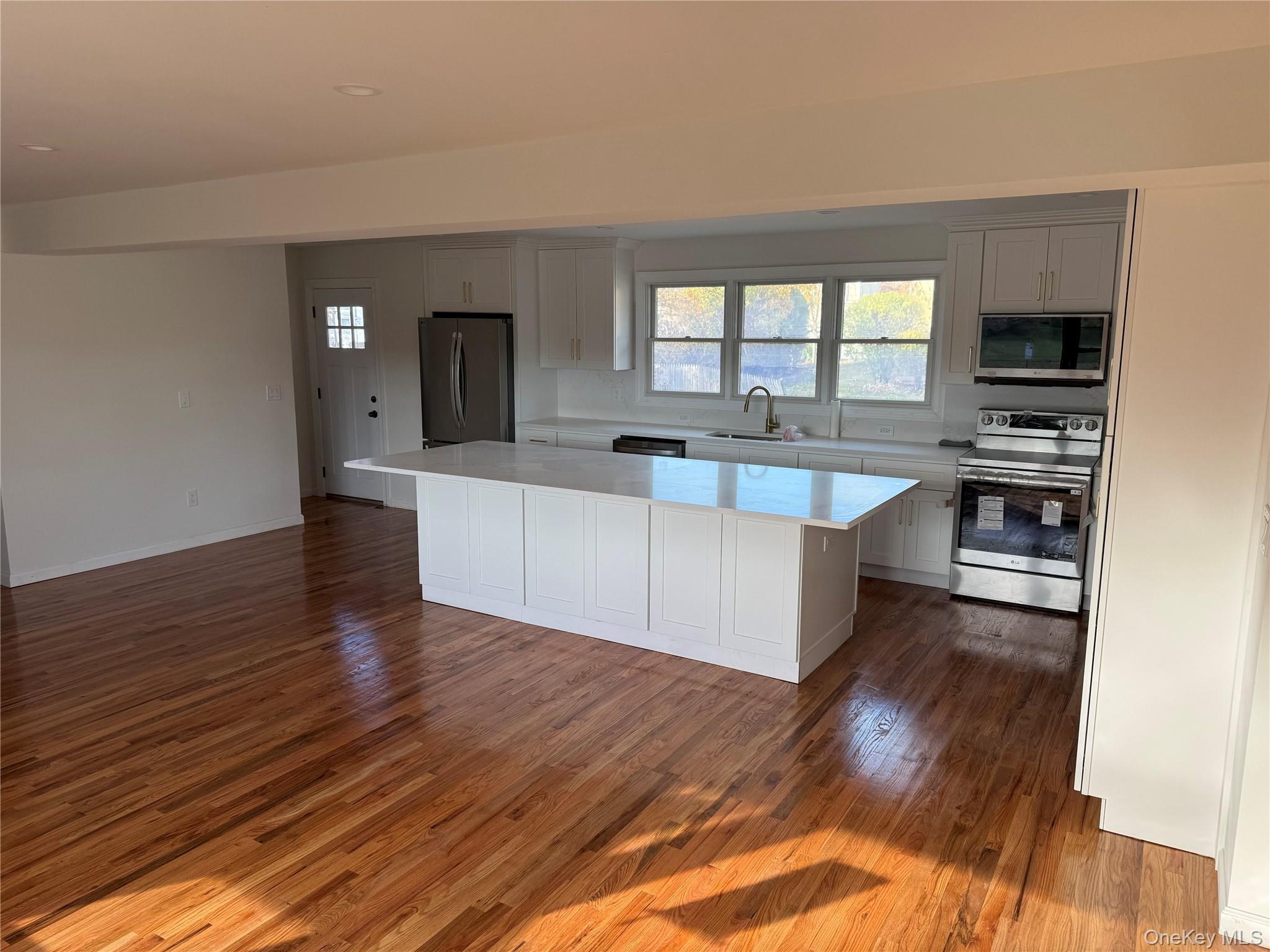 #3 photo, 751 Centerwood Street, سوفولك West Babylon , NY 11704