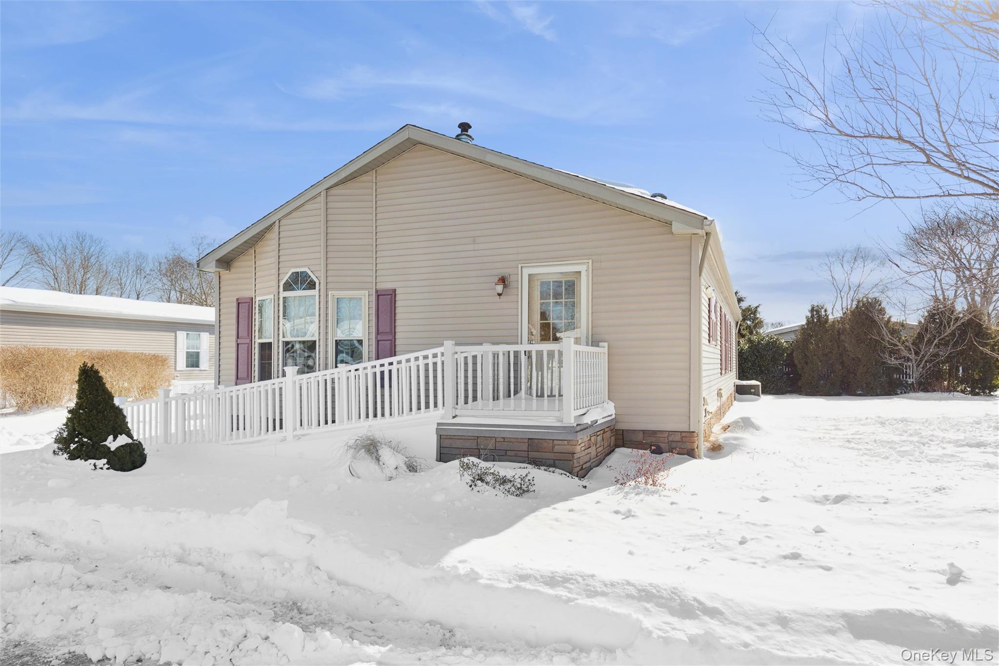 #1 photo, 1661 Old Country Road, Riverhead , NY 11901