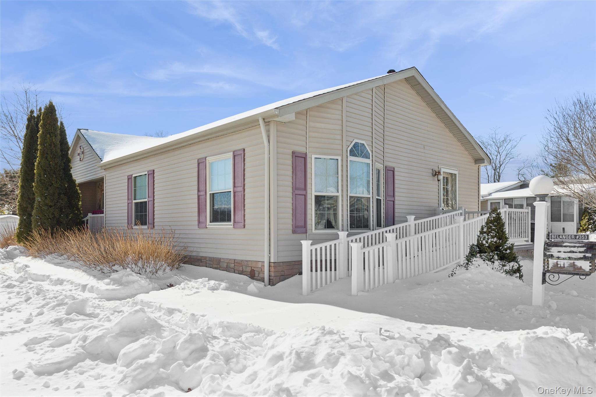 #2 photo, 1661 Old Country Road, Riverhead , NY 11901