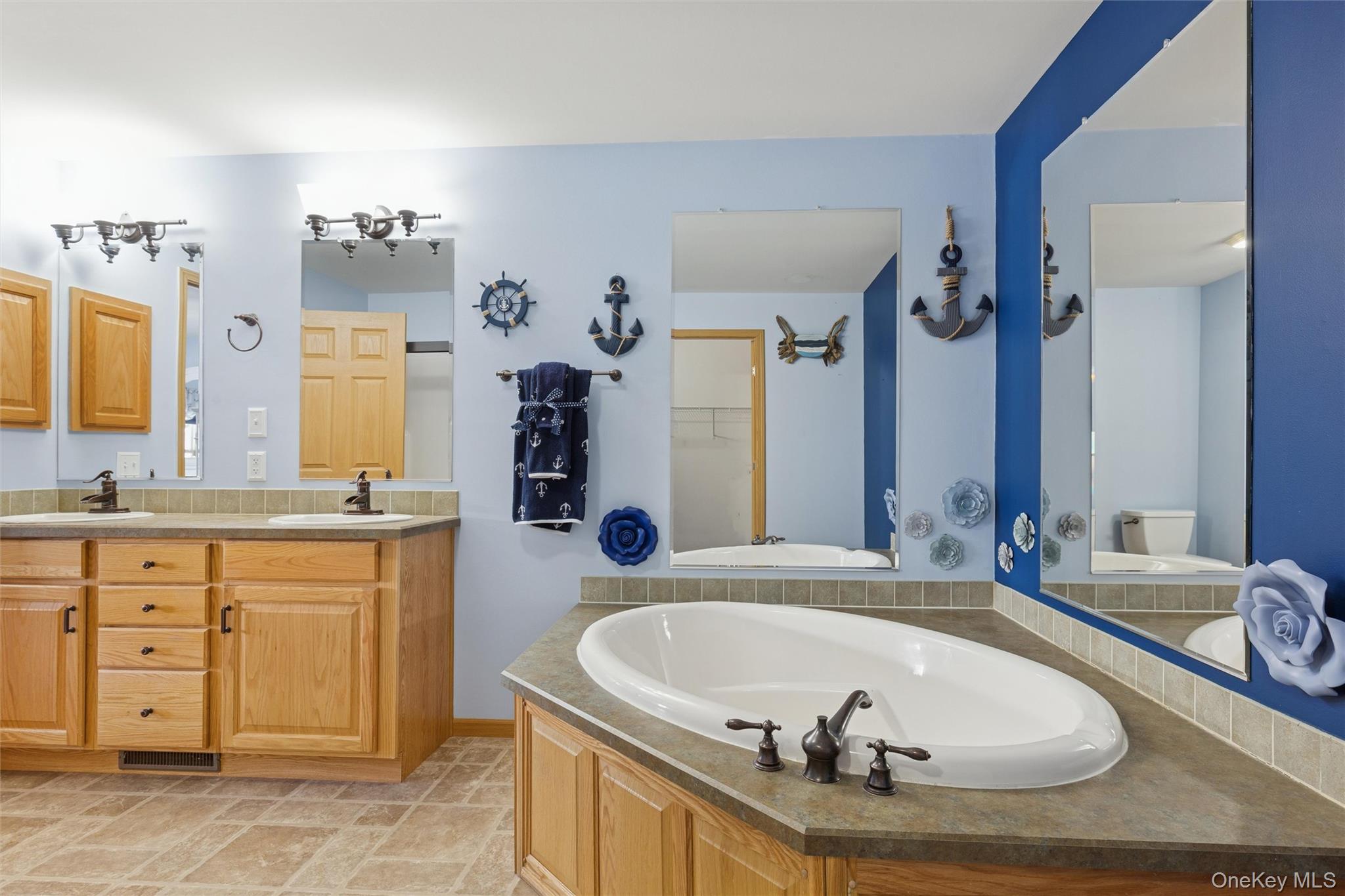 #20 photo, 1661 Old Country Road, Riverhead , NY 11901