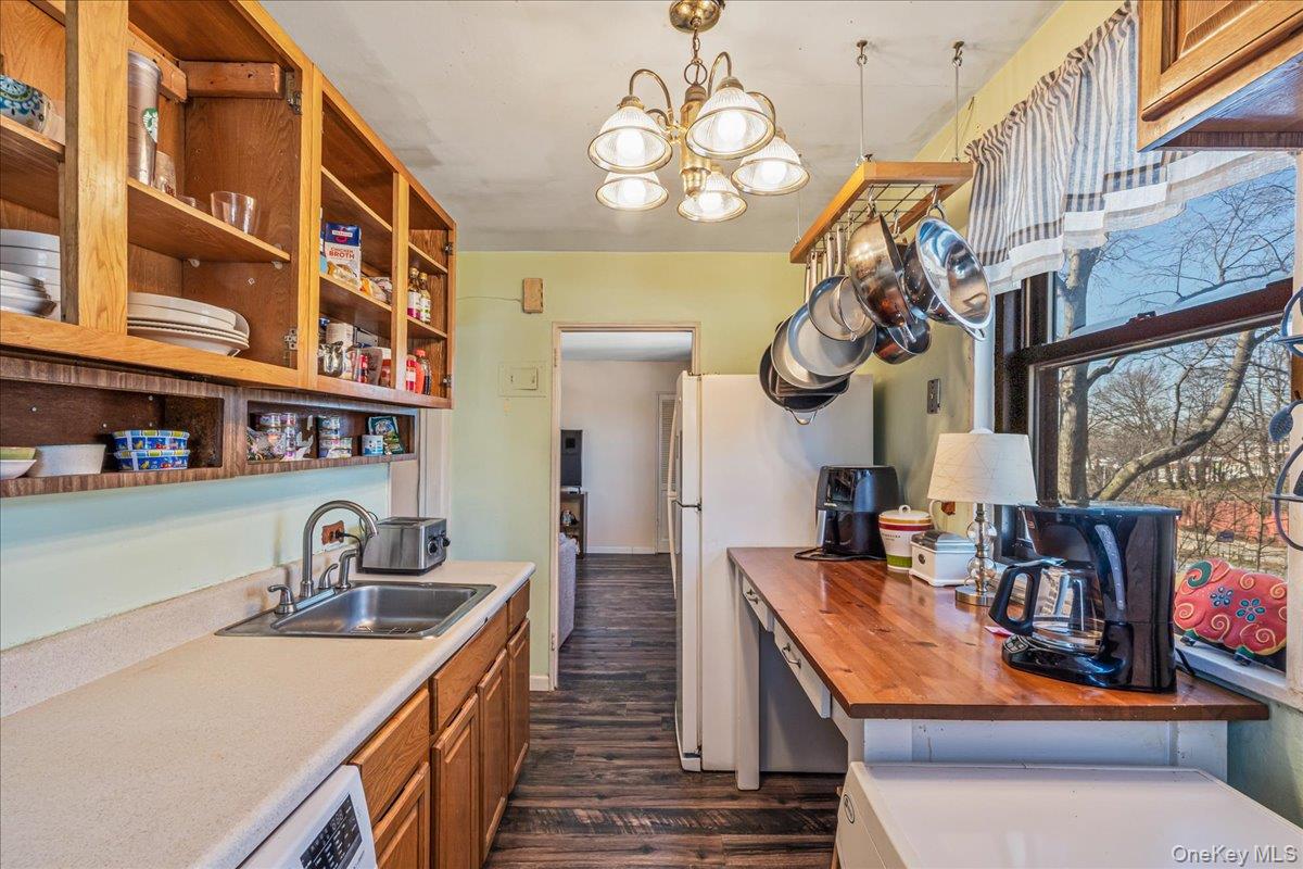 #11 photo, 242-68 Horace Harding Expressway, Douglaston , NY 11362