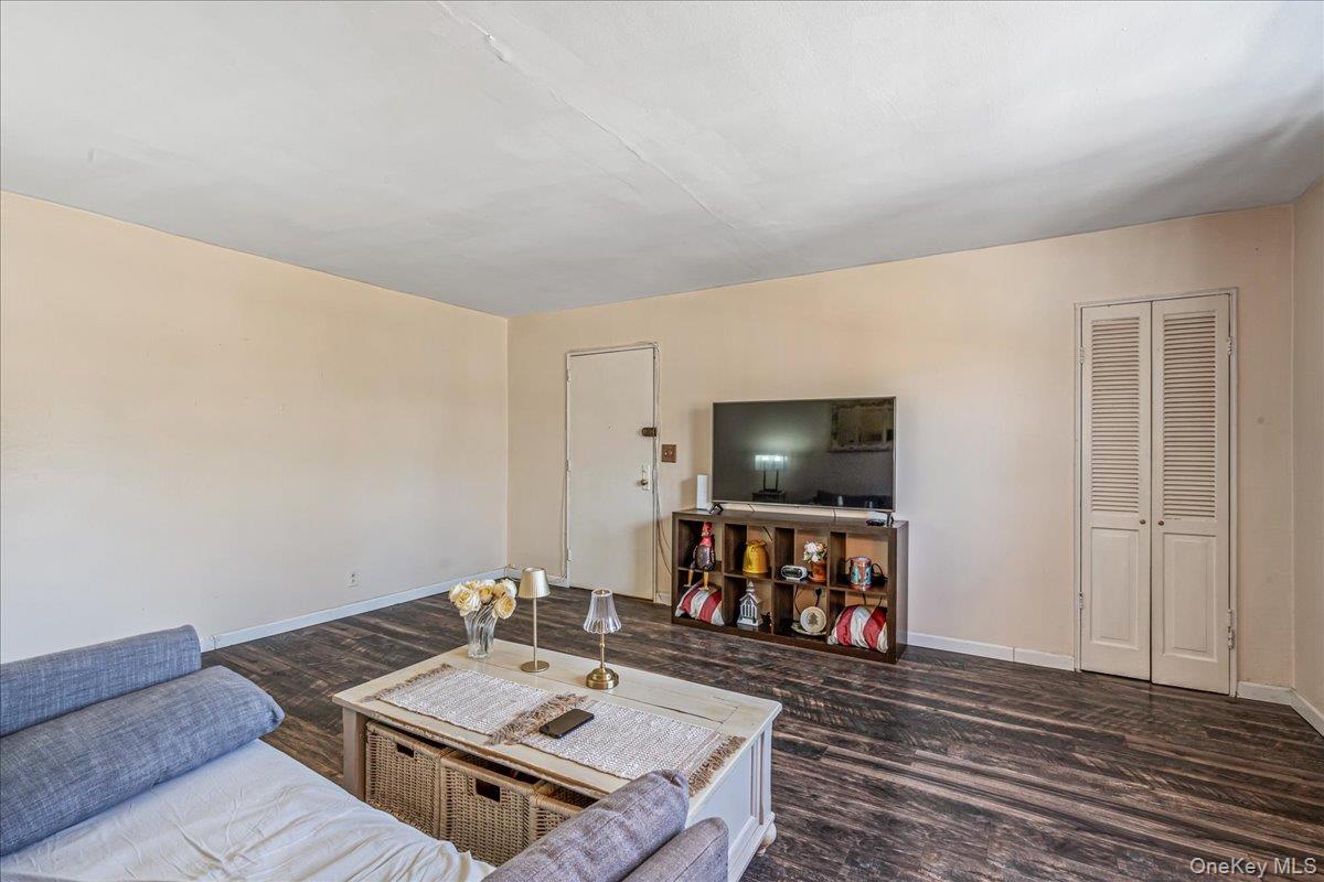 #4 photo, 242-68 Horace Harding Expressway, Douglaston , NY 11362