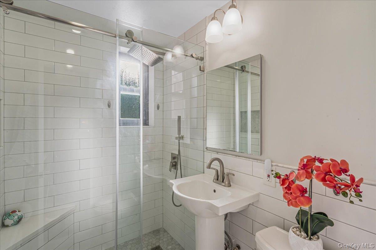 #7 photo, 242-68 Horace Harding Expressway, Douglaston , NY 11362