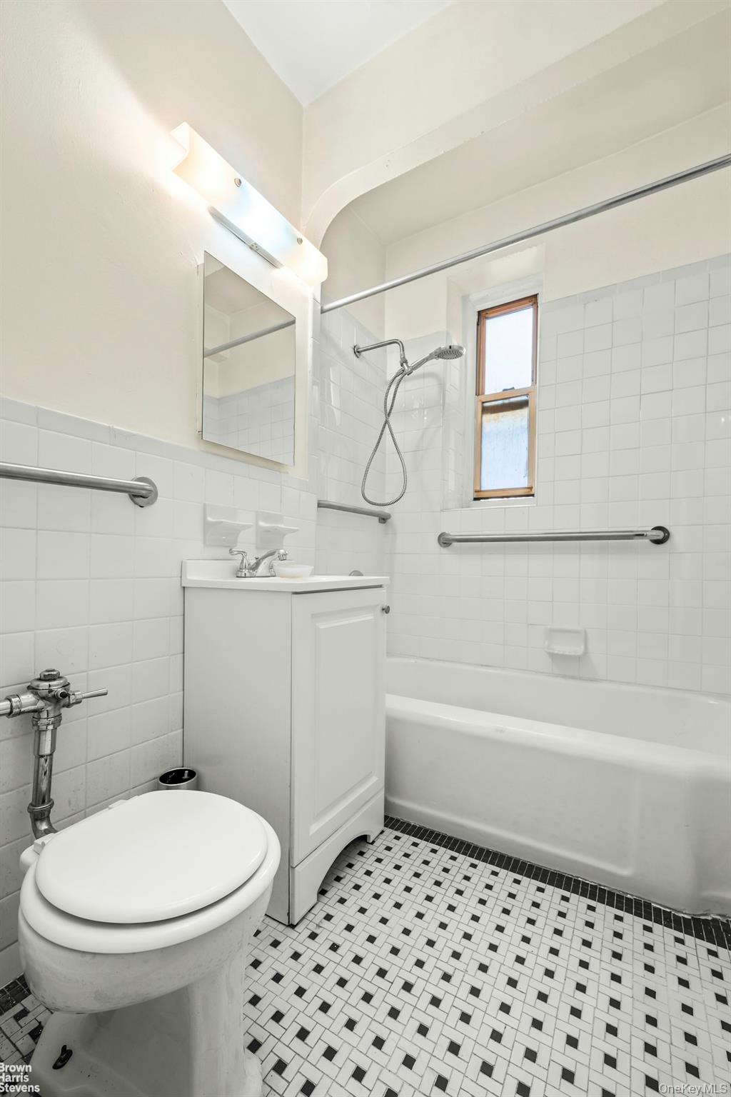 #10 photo, 77-14 113th Street, Forest Hills , NY 11375