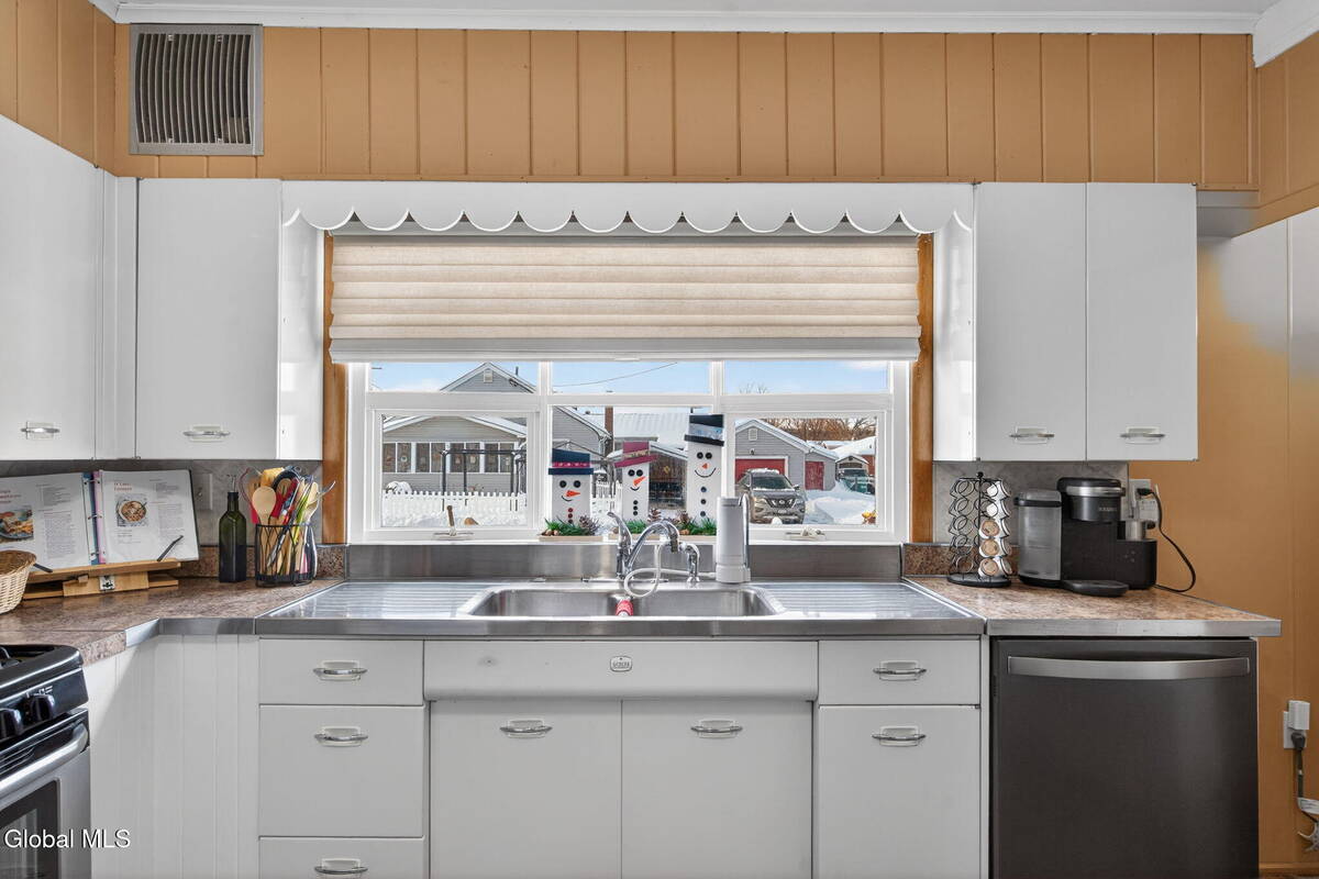 #14 photo, 1087 Laura Street, Rotterdam , NY 12306