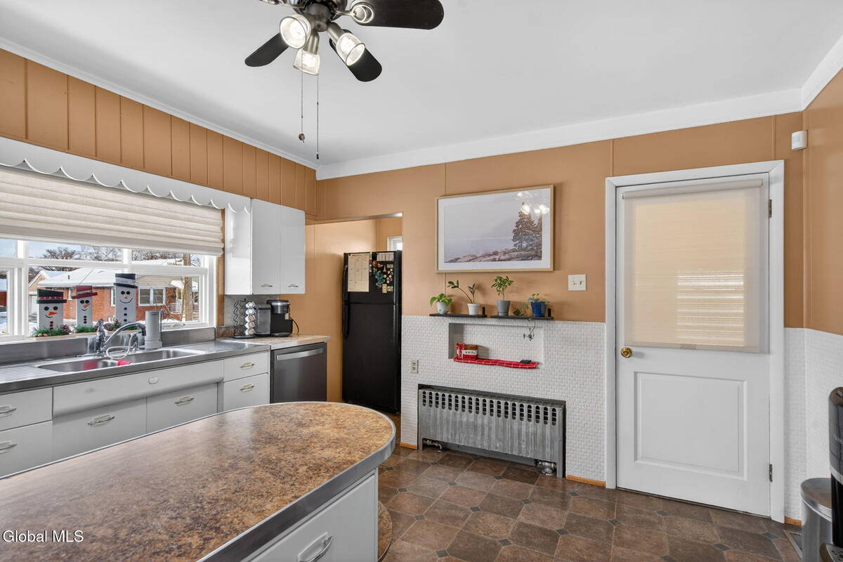 #15 photo, 1087 Laura Street, Rotterdam , NY 12306